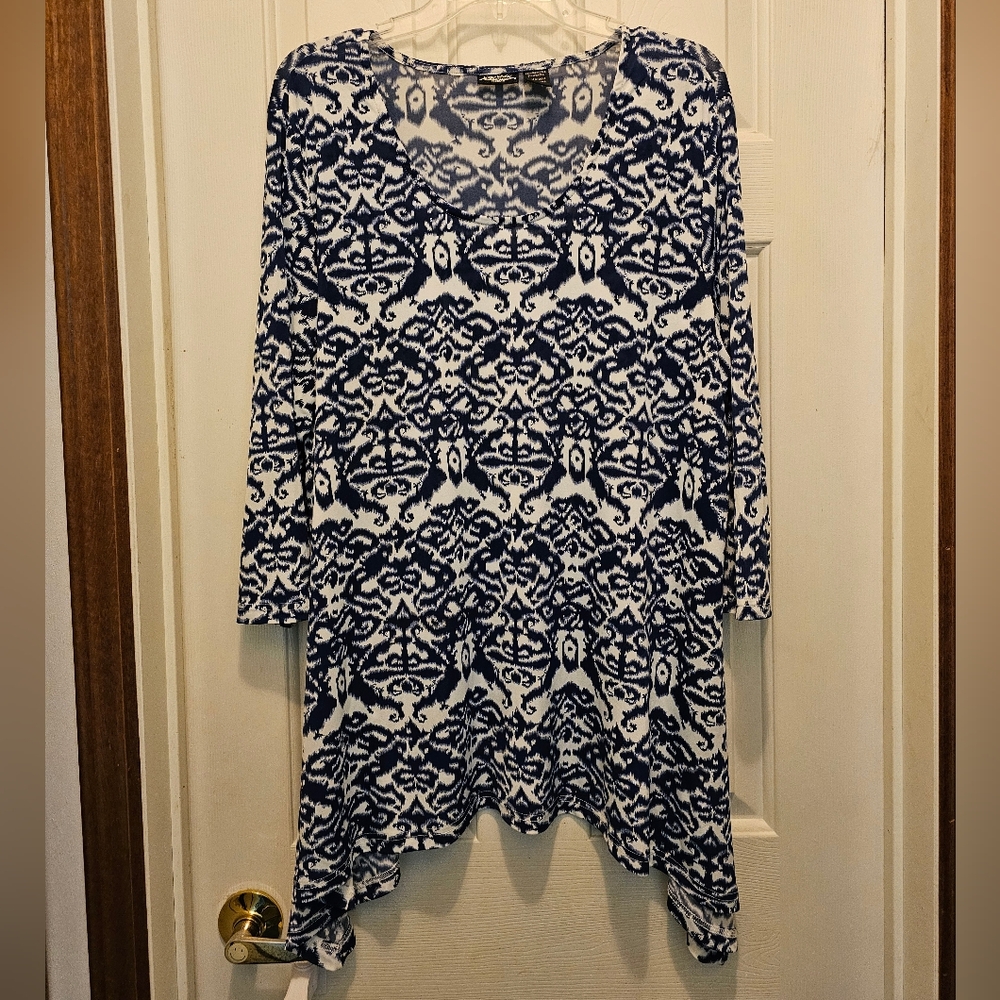 Sara Studio Women's Blue and White Tunic - 1X